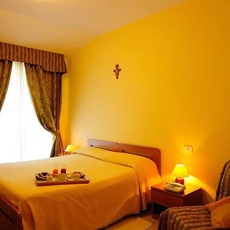 Colle Degli Olivi Snc カントリーハウス