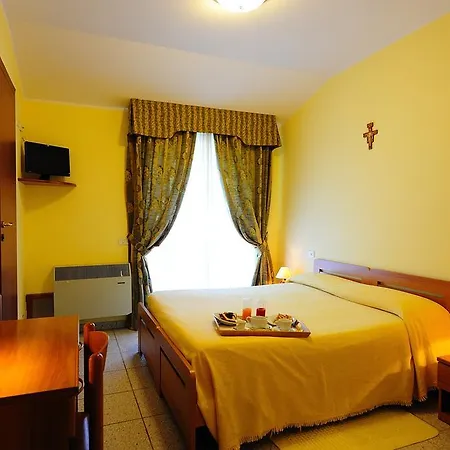 Colle Degli Olivi Snc * アッシジ